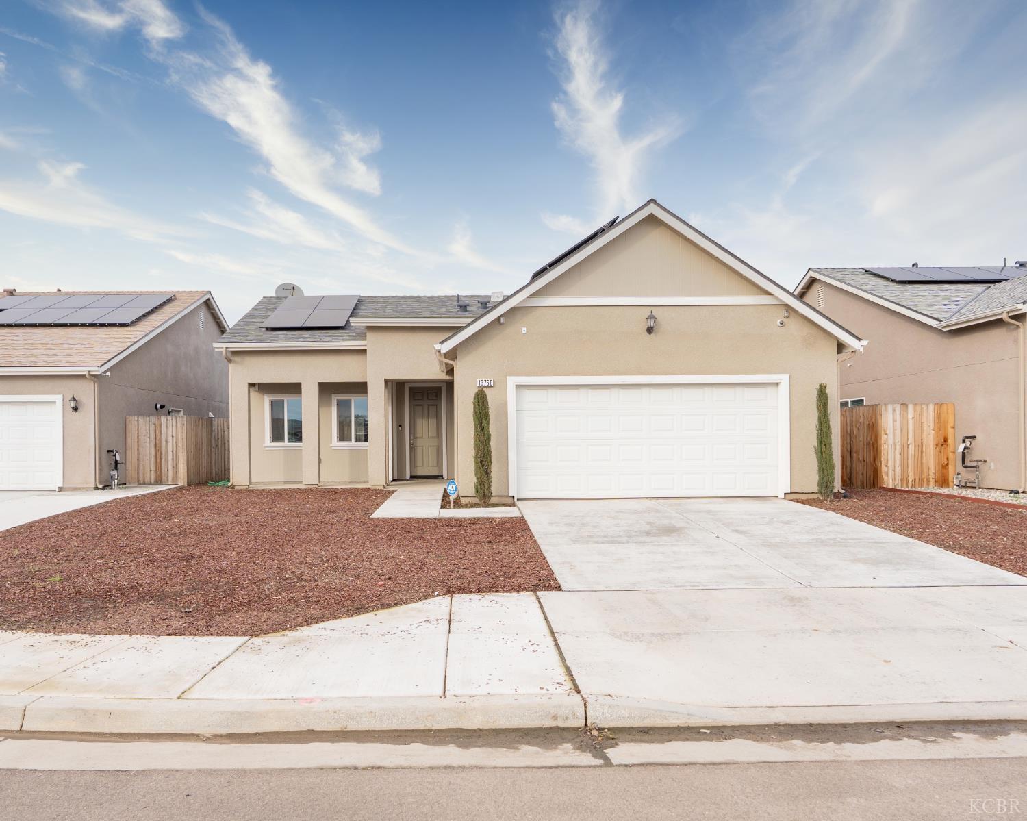 13760 Larkspur Way, Armona, CA 93202