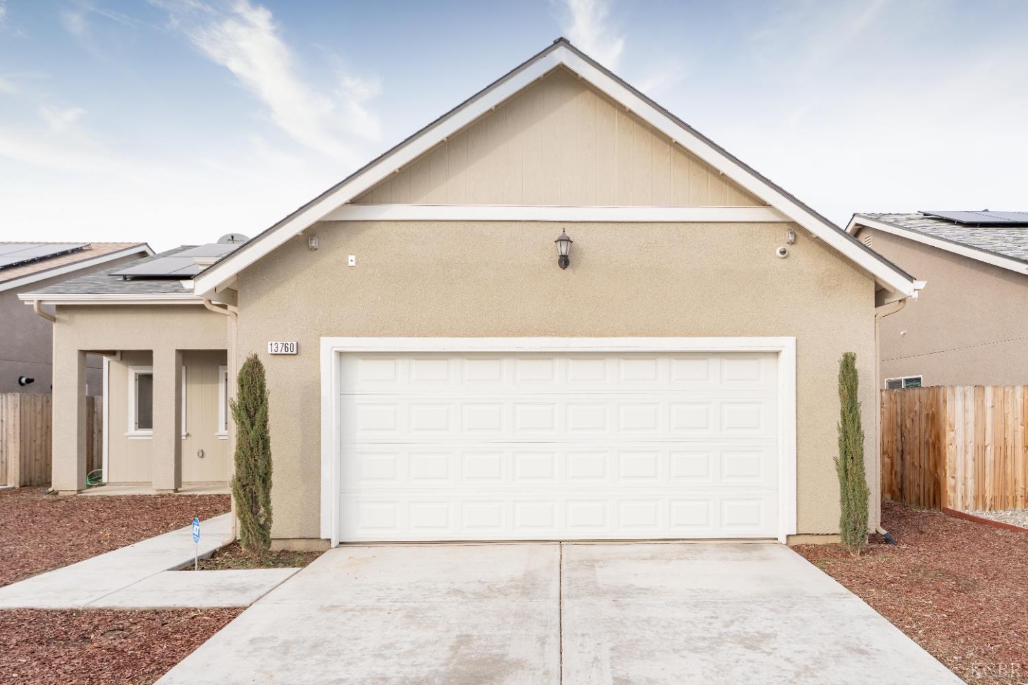 13760 Larkspur Way, Armona, CA 93202