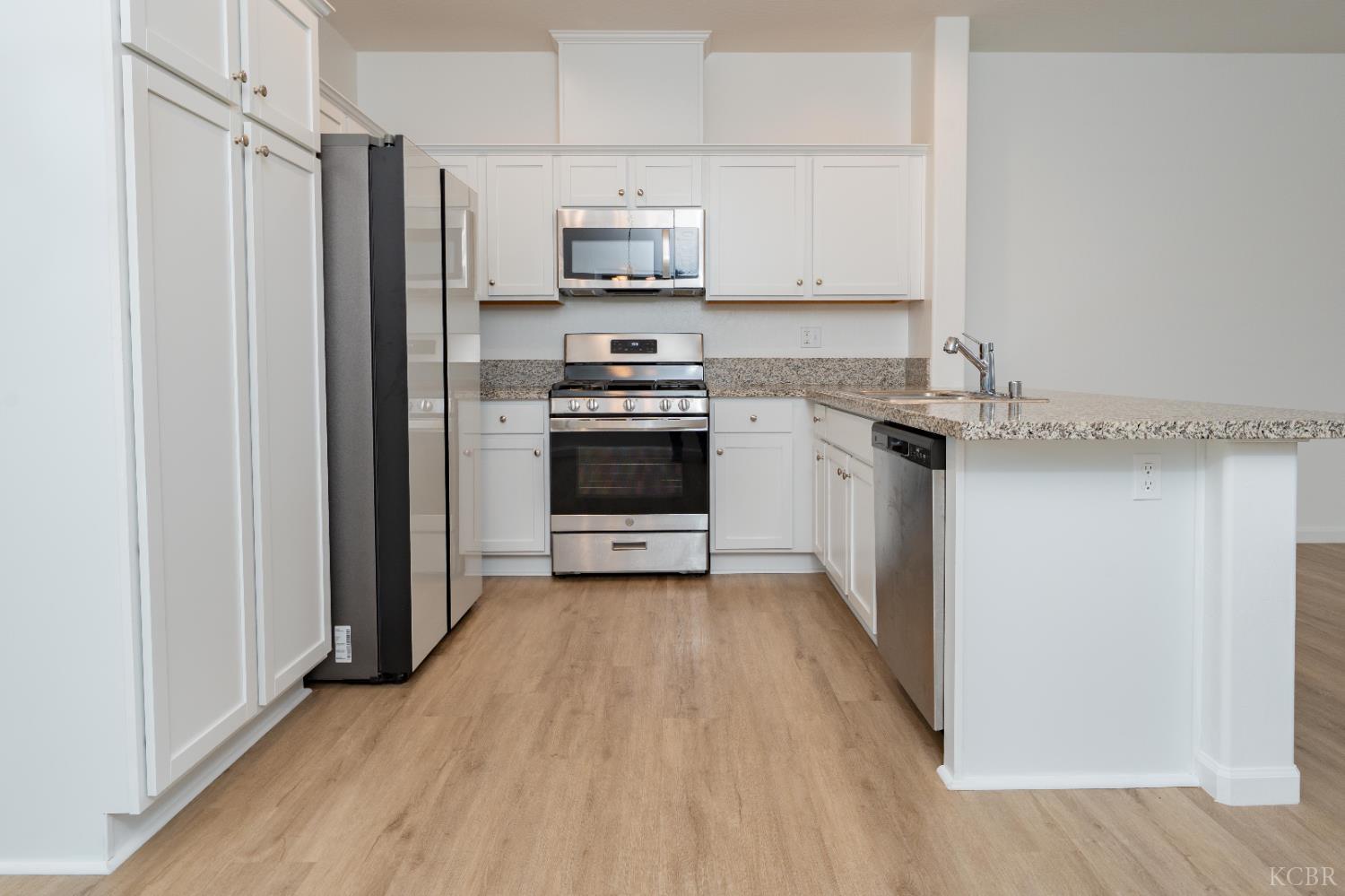 13760 Larkspur Way, Armona, CA 93202