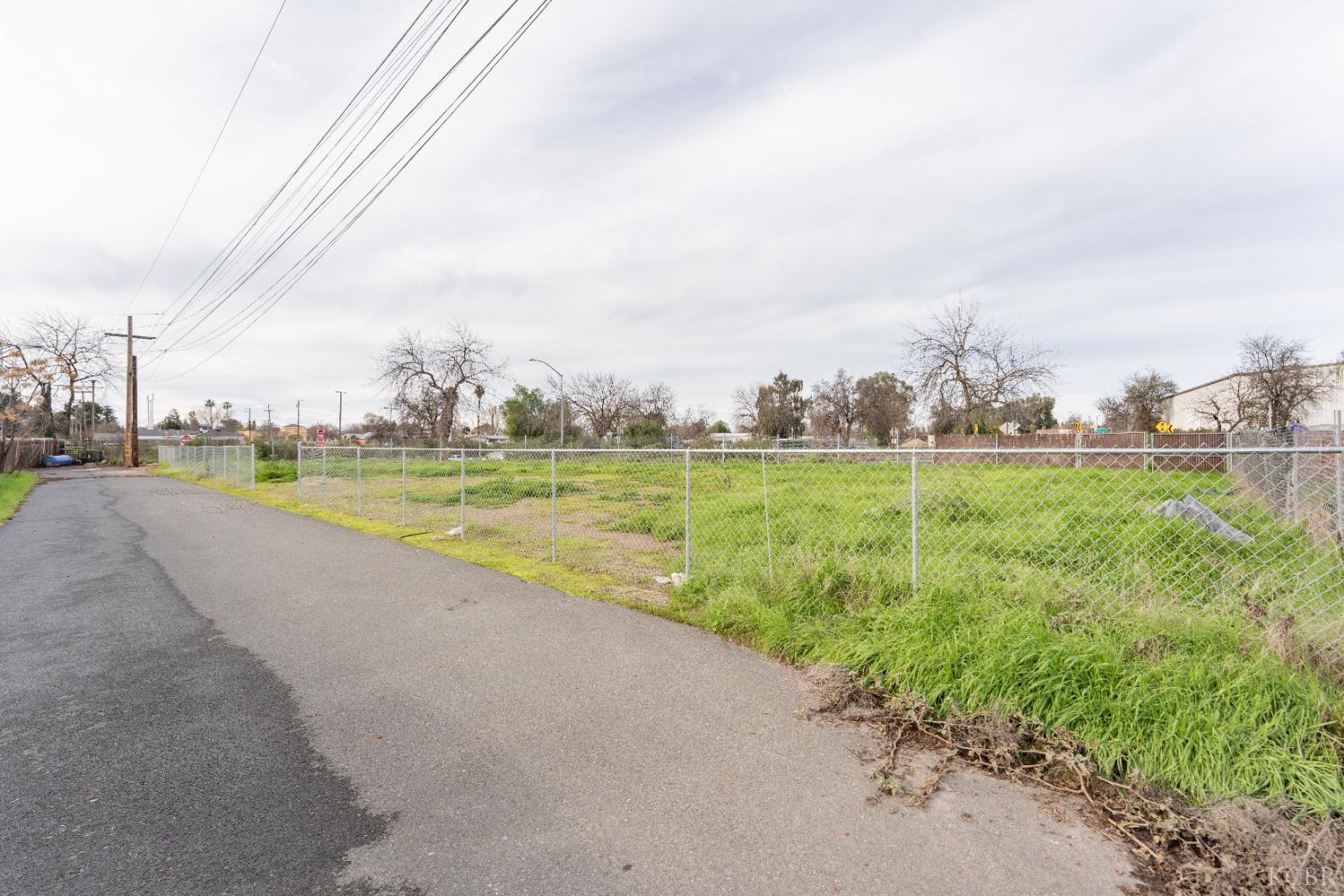 0 Spruce St, Tulare, CA 93274