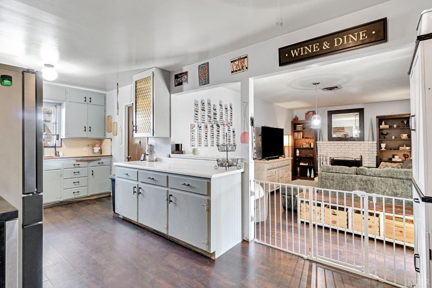 813 E Florinda St, Hanford, CA 93230