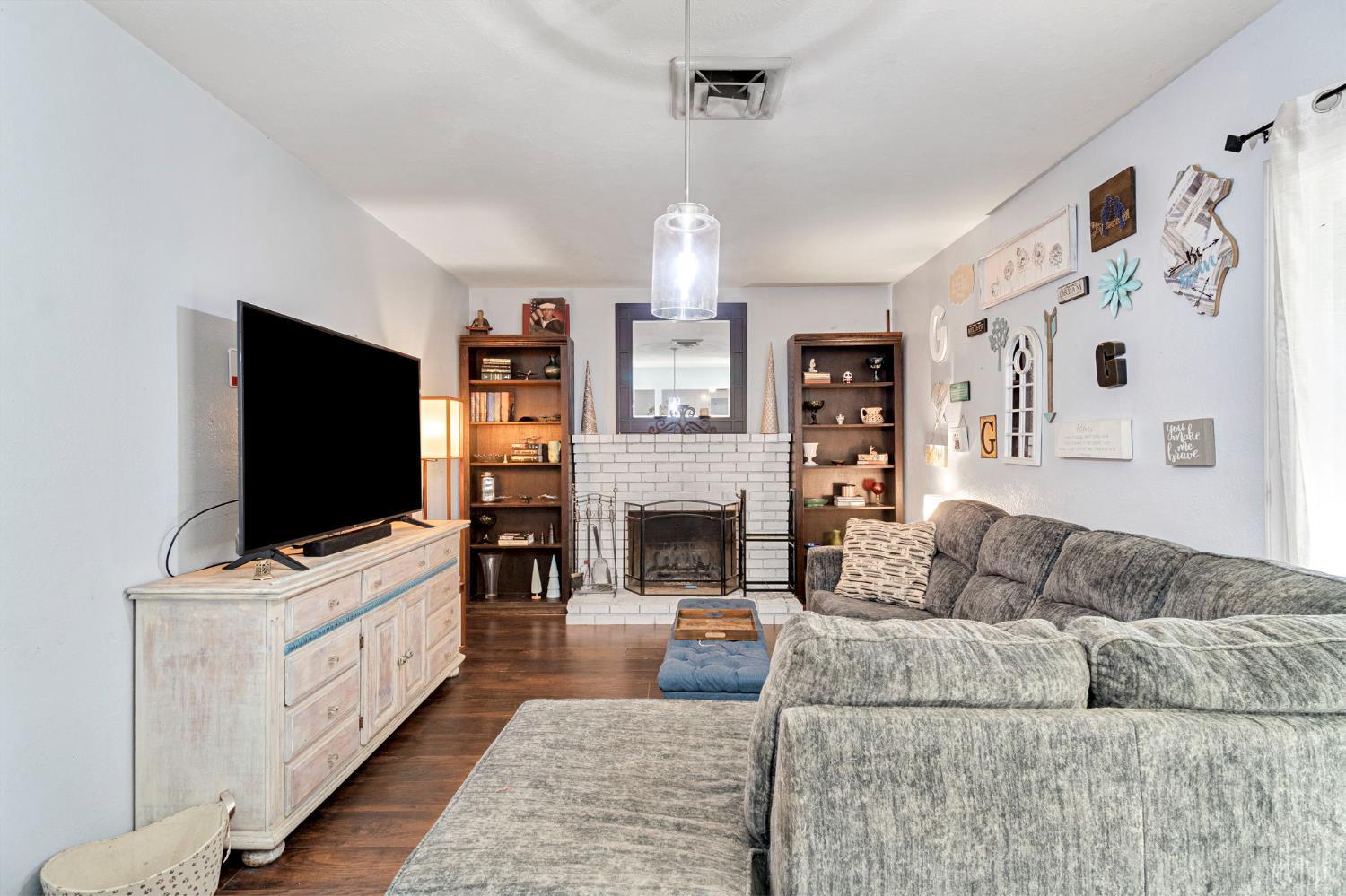 813 E Florinda St, Hanford, CA 93230