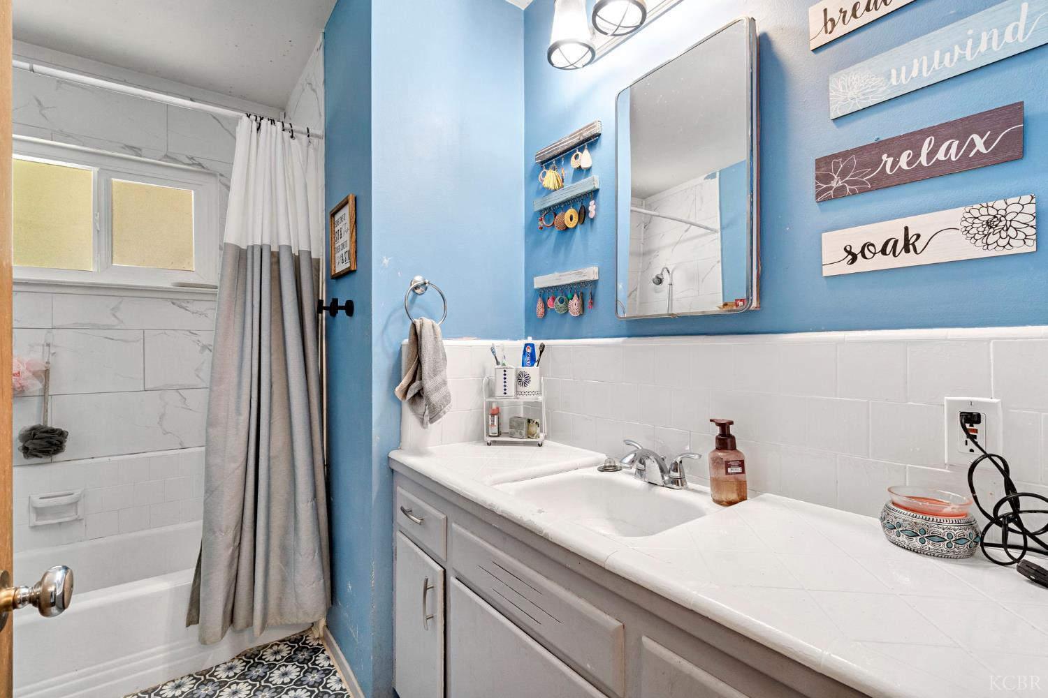 813 E Florinda St, Hanford, CA 93230