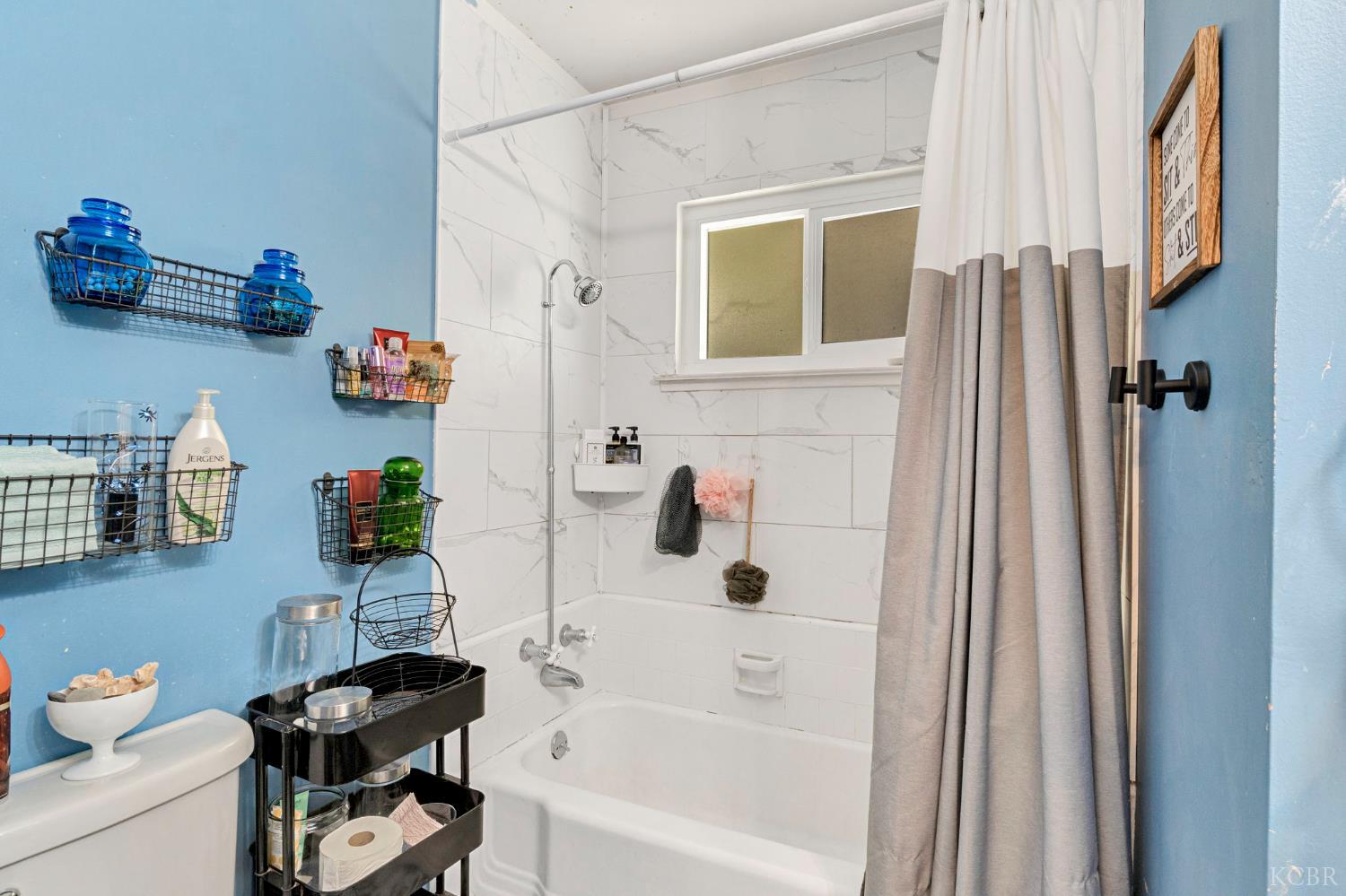 813 E Florinda St, Hanford, CA 93230