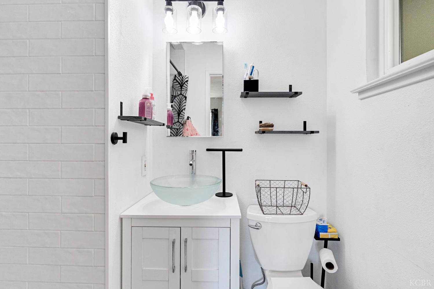 813 E Florinda St, Hanford, CA 93230