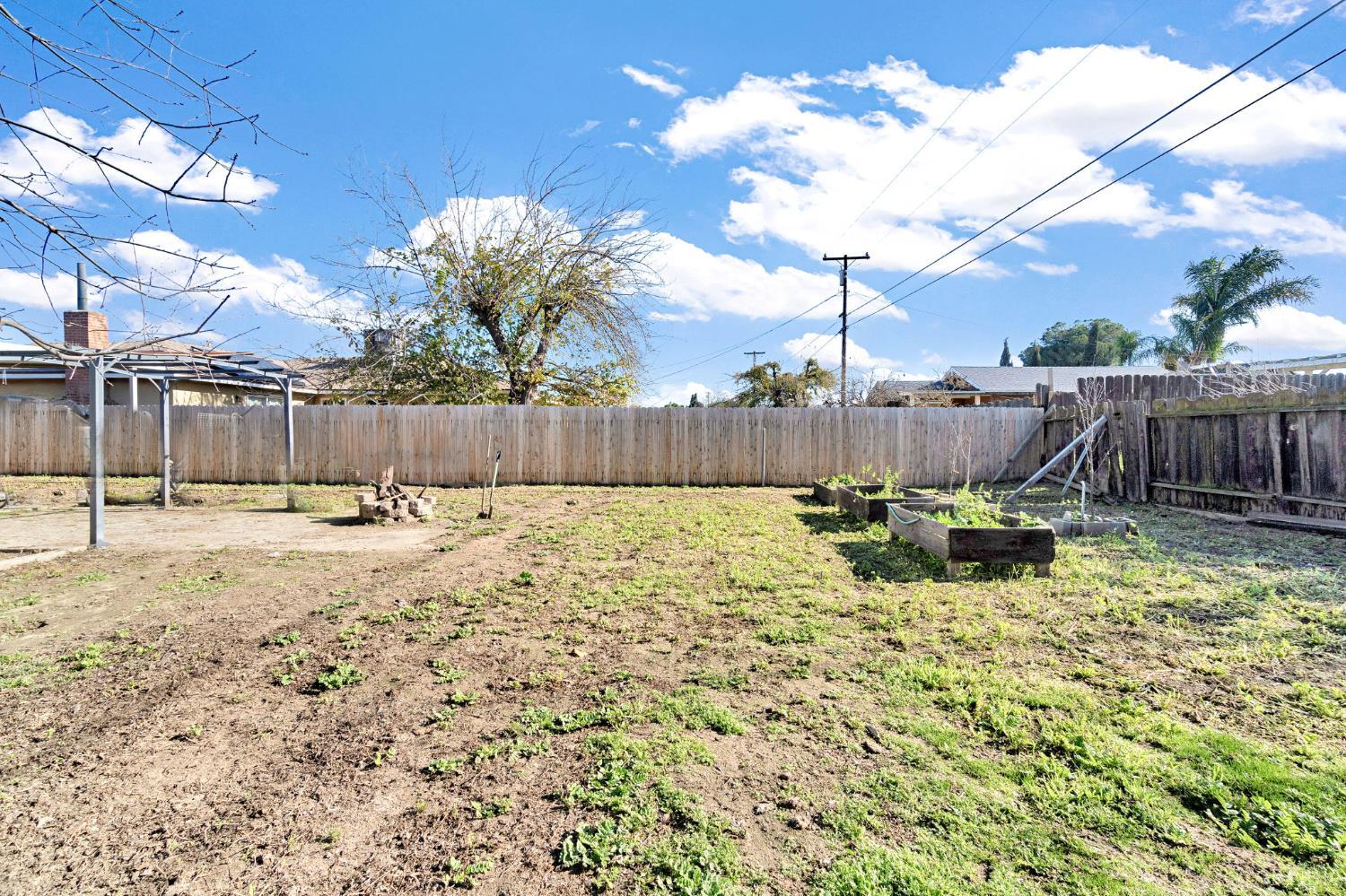 813 E Florinda St, Hanford, CA 93230