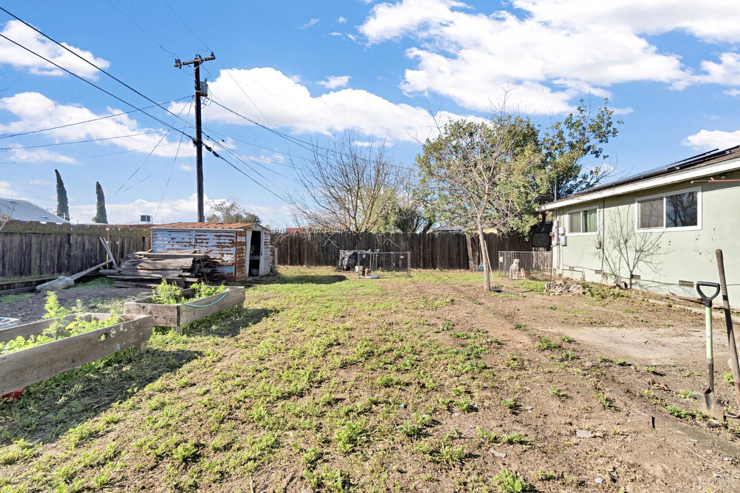 813 E Florinda St, Hanford, CA 93230