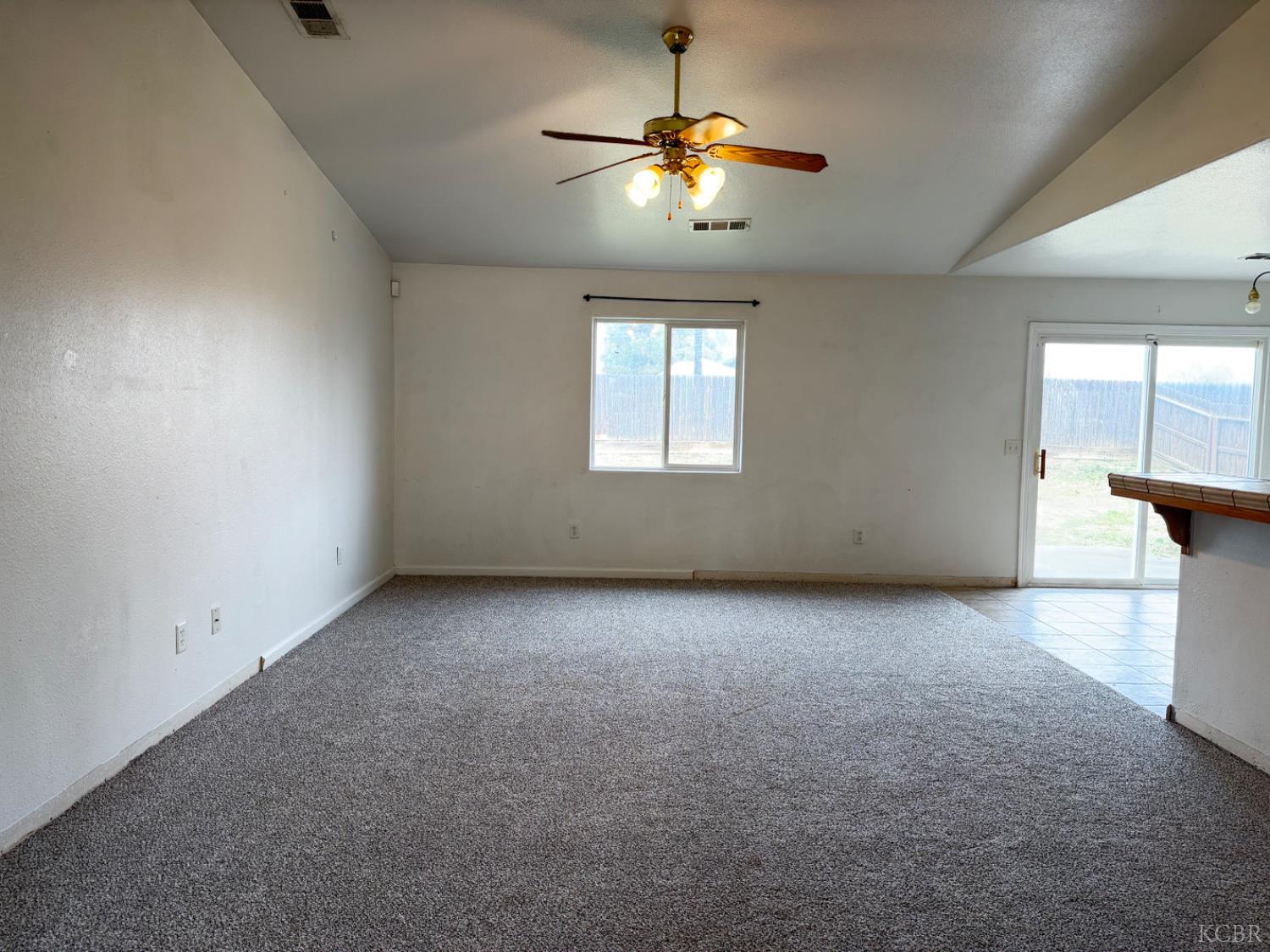 946 W Mammoth Pool Way W, Hanford, CA 93230