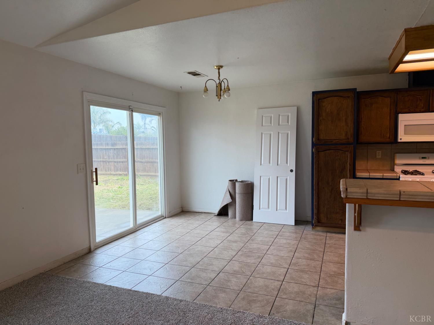 946 W Mammoth Pool Way W, Hanford, CA 93230