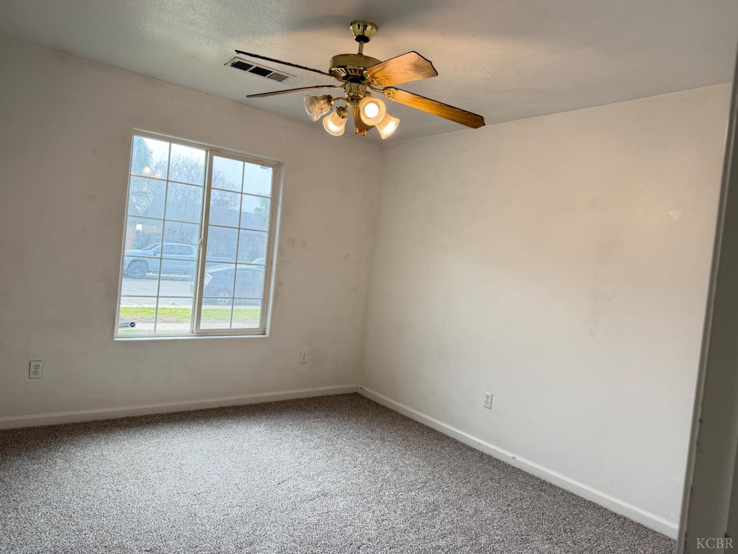 946 W Mammoth Pool Way W, Hanford, CA 93230