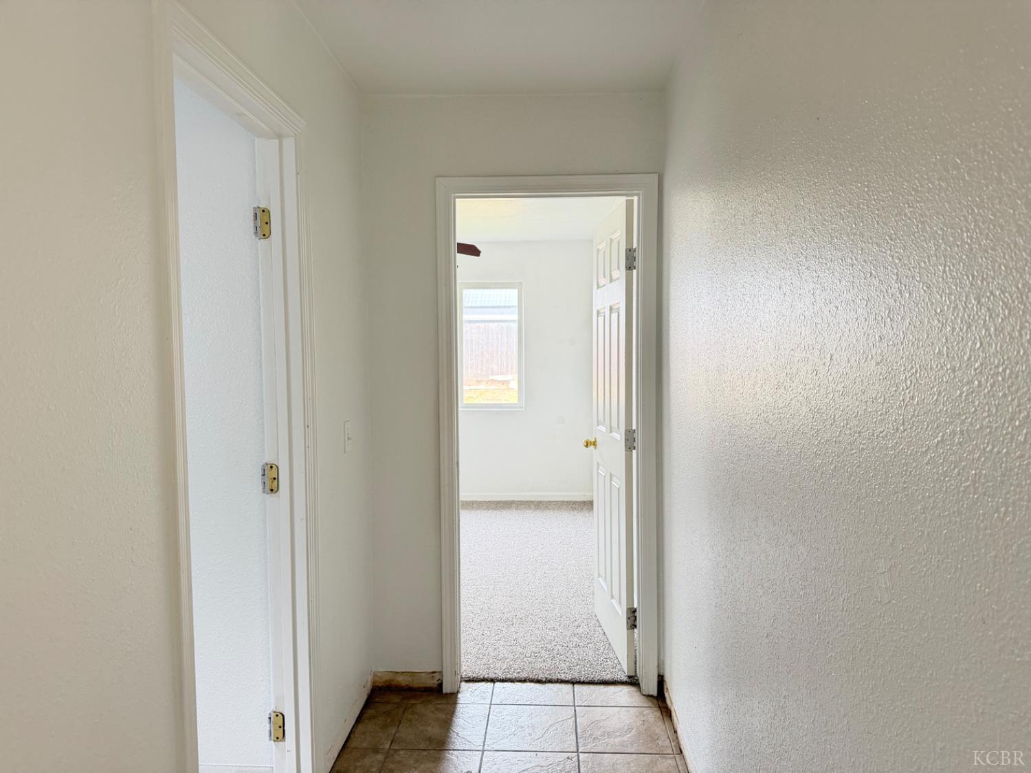 946 W Mammoth Pool Way W, Hanford, CA 93230