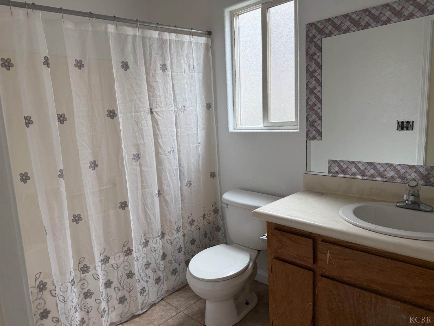 946 W Mammoth Pool Way W, Hanford, CA 93230