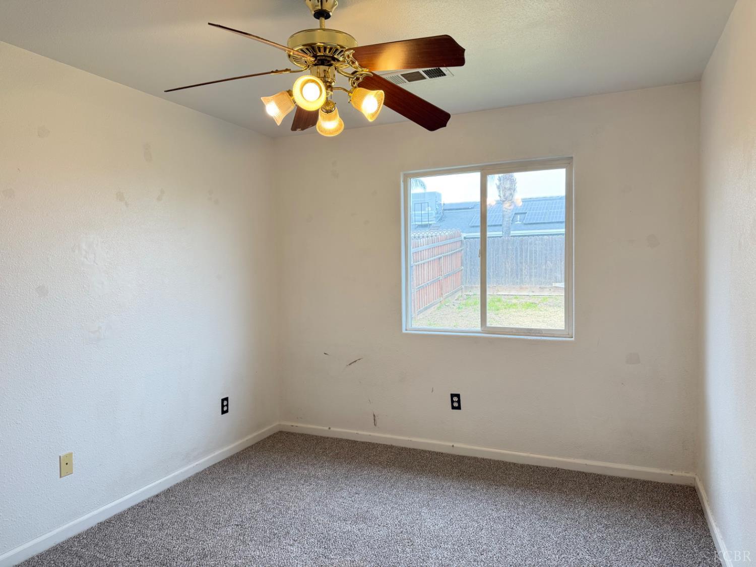 946 W Mammoth Pool Way W, Hanford, CA 93230