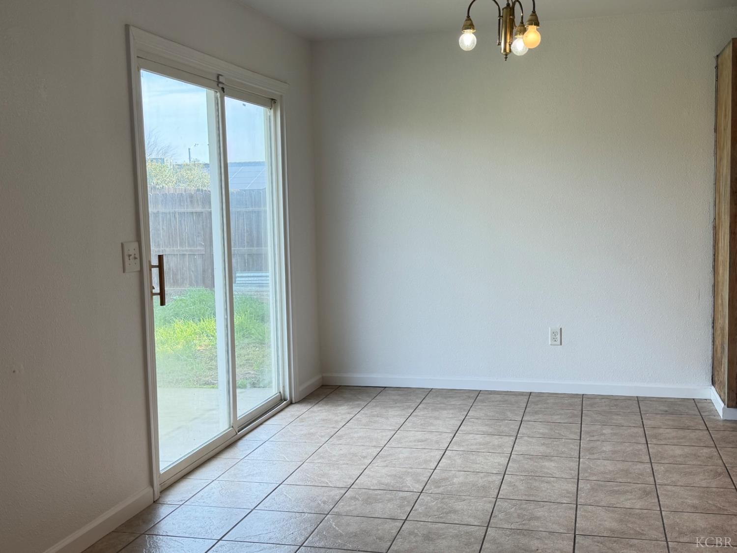 946 W Mammoth Pool Way W, Hanford, CA 93230