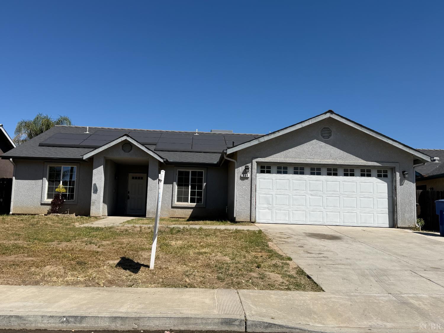 946 W Mammoth Pool Way W, Hanford, CA 93230