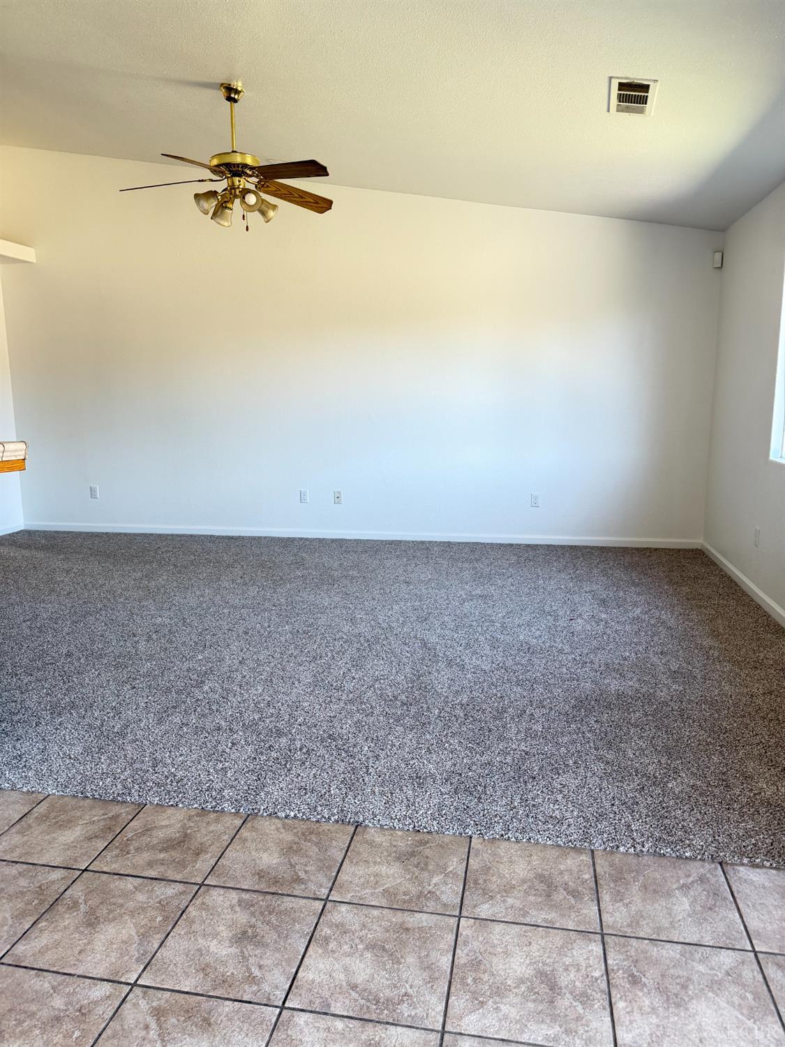 946 W Mammoth Pool Way W, Hanford, CA 93230