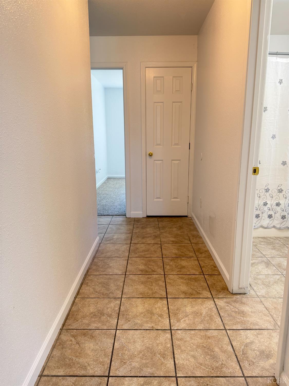 946 W Mammoth Pool Way W, Hanford, CA 93230