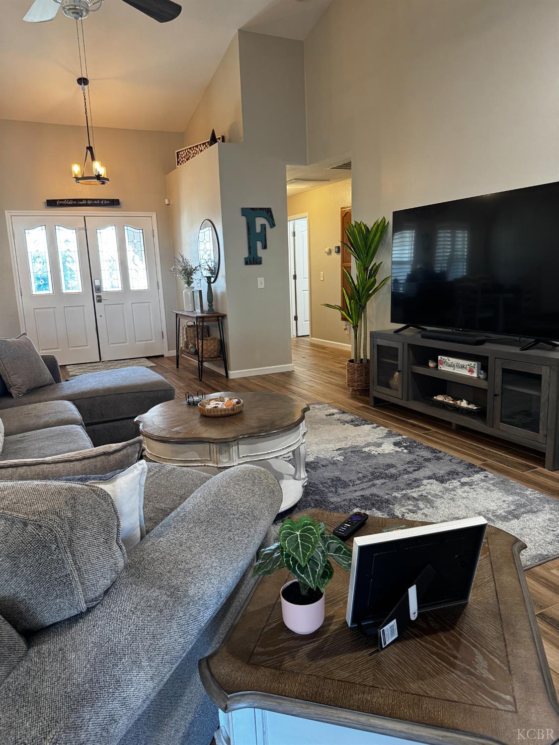 1235 University Ave, Hanford, CA 93230