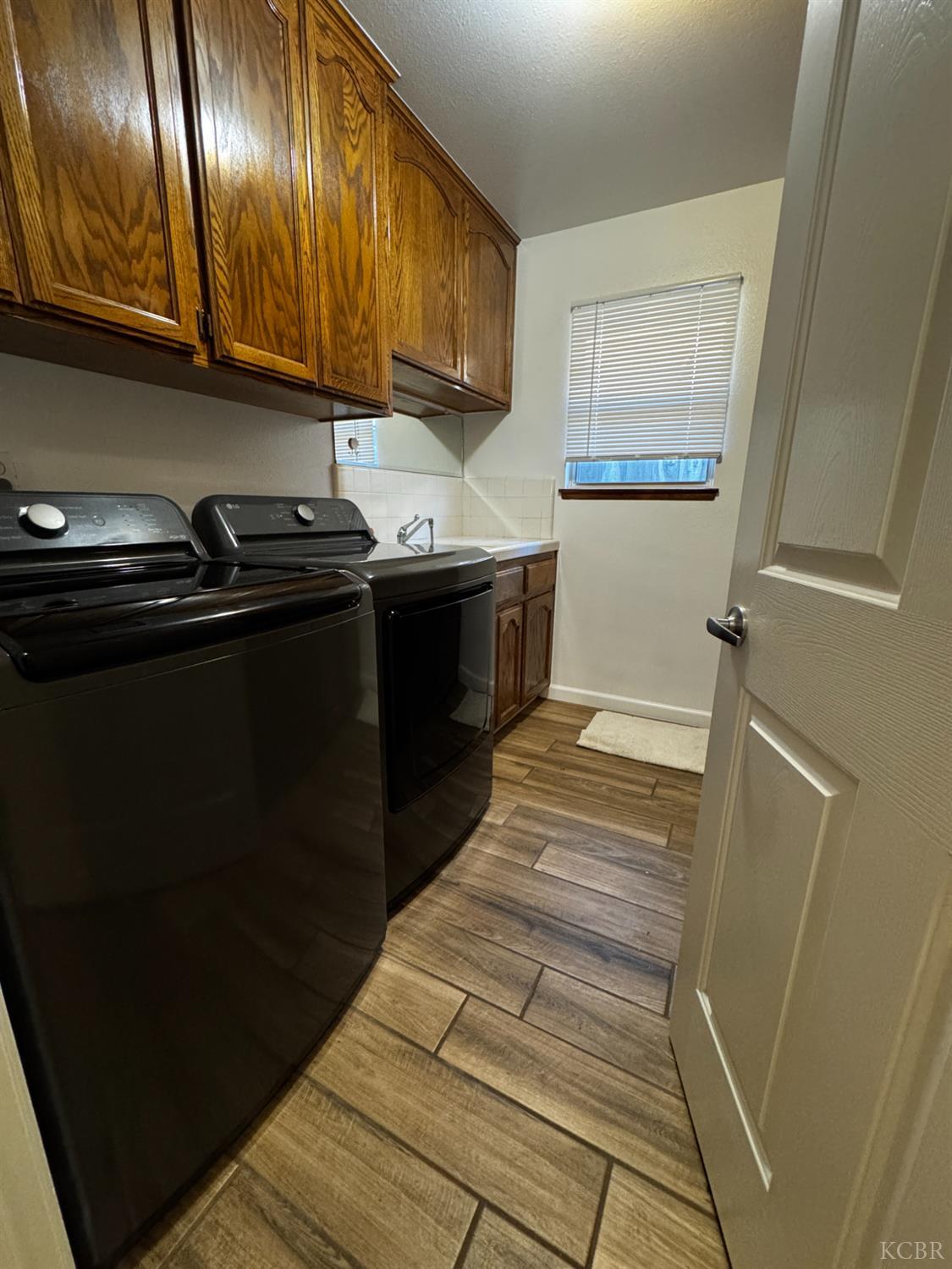 1235 University Ave, Hanford, CA 93230