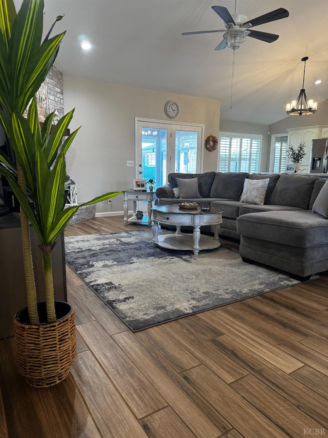 1235 University Ave, Hanford, CA 93230