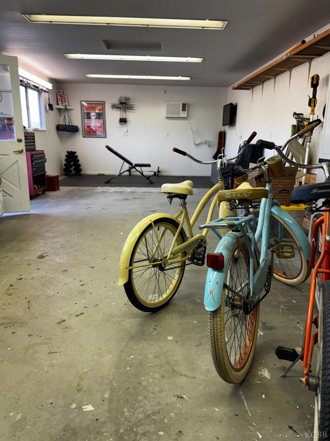 1235 University Ave, Hanford, CA 93230