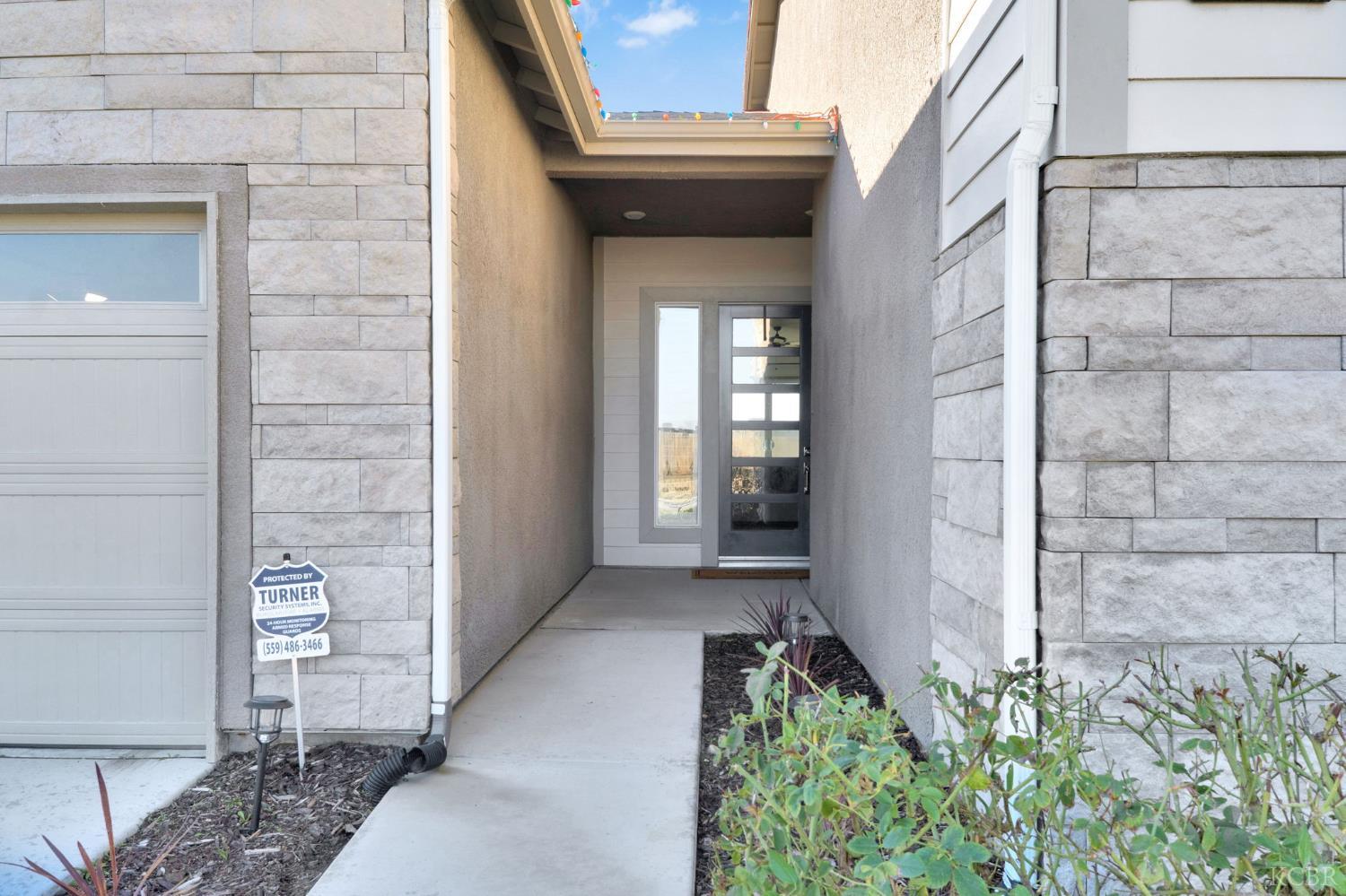 1976 N Mitchell St N, Hanford, CA 93230