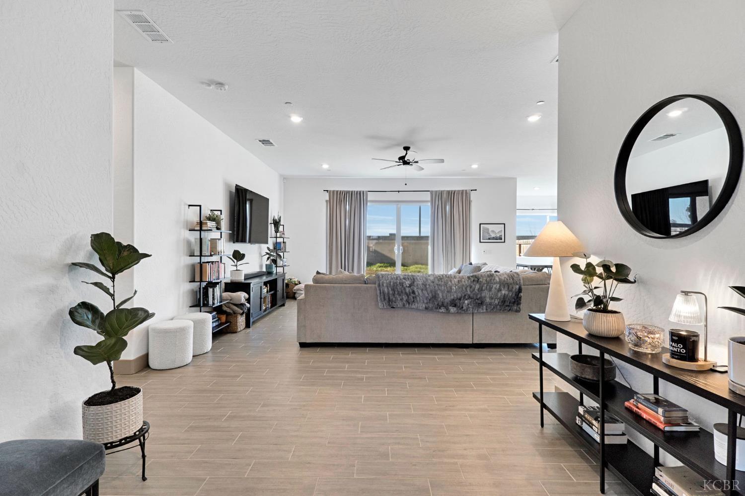 1976 N Mitchell St N, Hanford, CA 93230