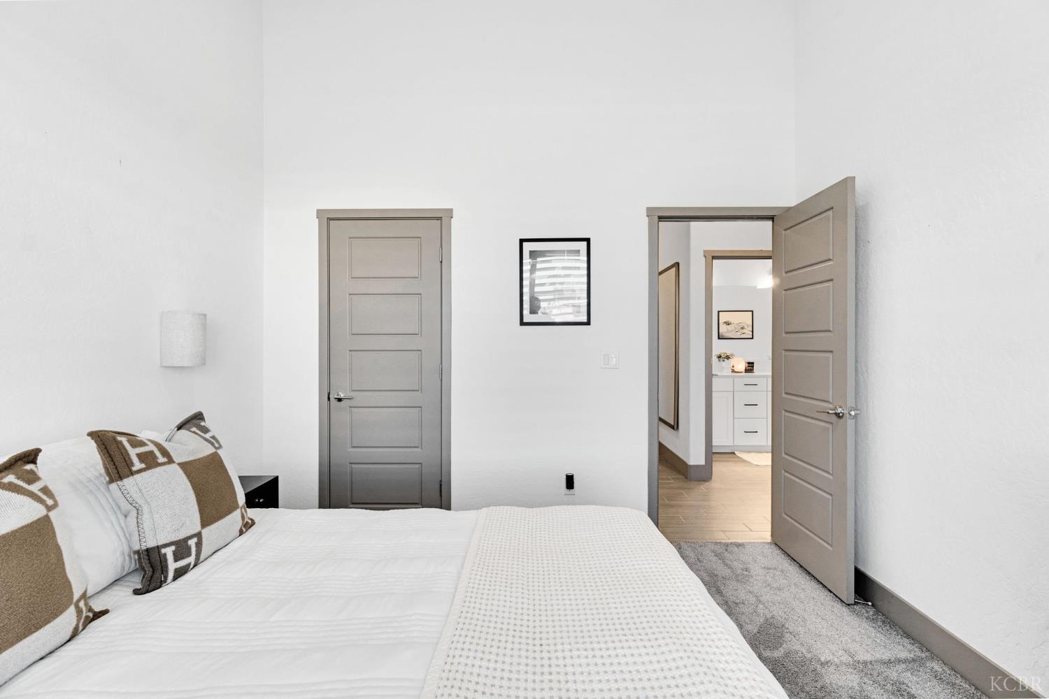 1976 N Mitchell St N, Hanford, CA 93230