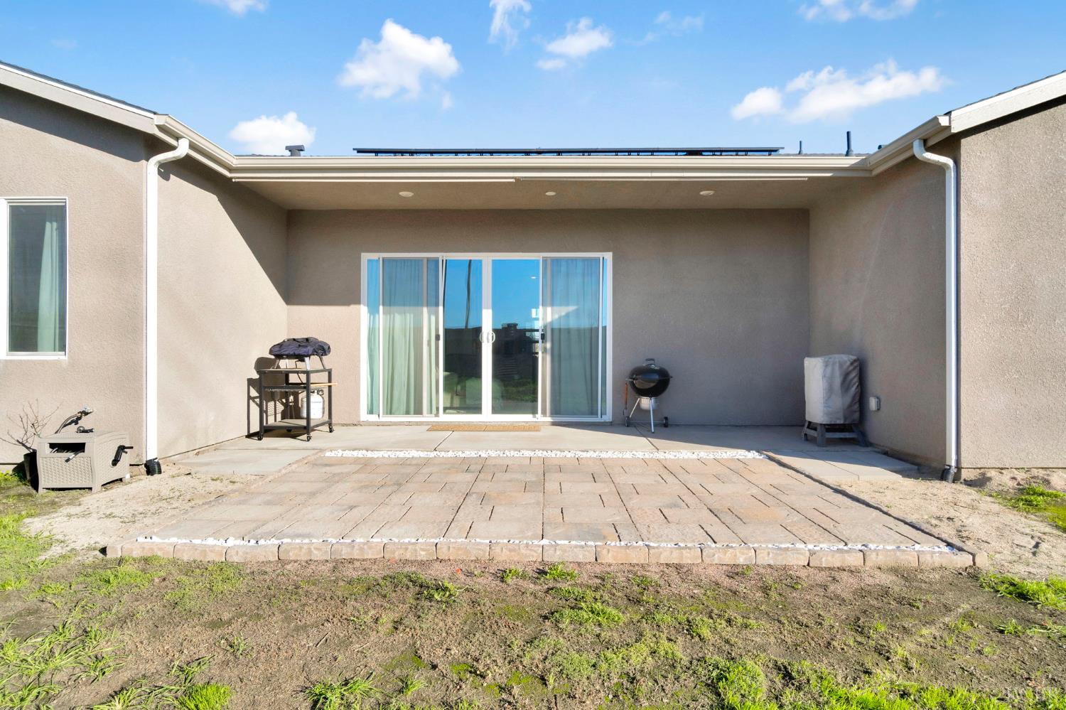 1976 N Mitchell St N, Hanford, CA 93230