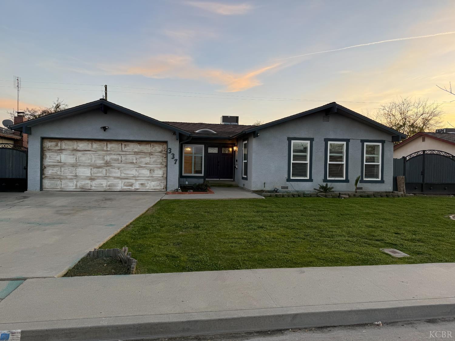 337 E Deodar Ln, Lemoore, CA 93245