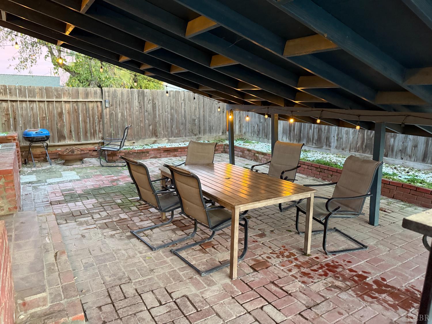 337 E Deodar Ln, Lemoore, CA 93245