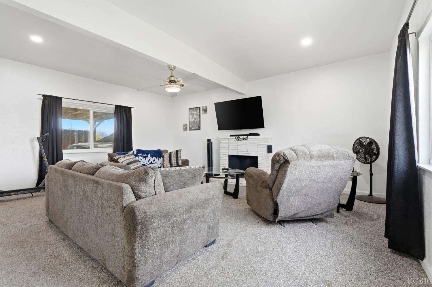 10125 El Toro Way, Hanford, CA 93230