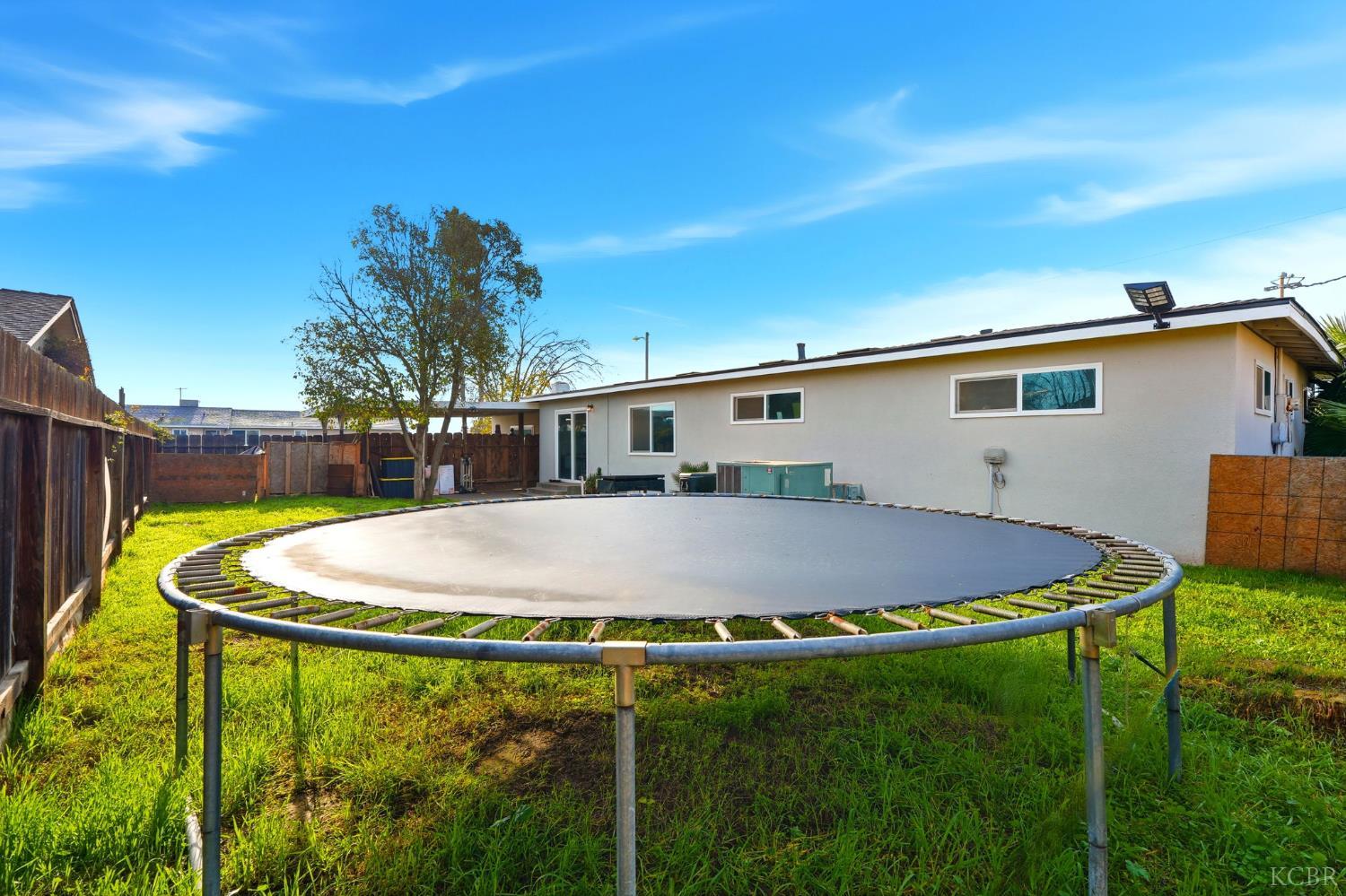 10125 El Toro Way, Hanford, CA 93230