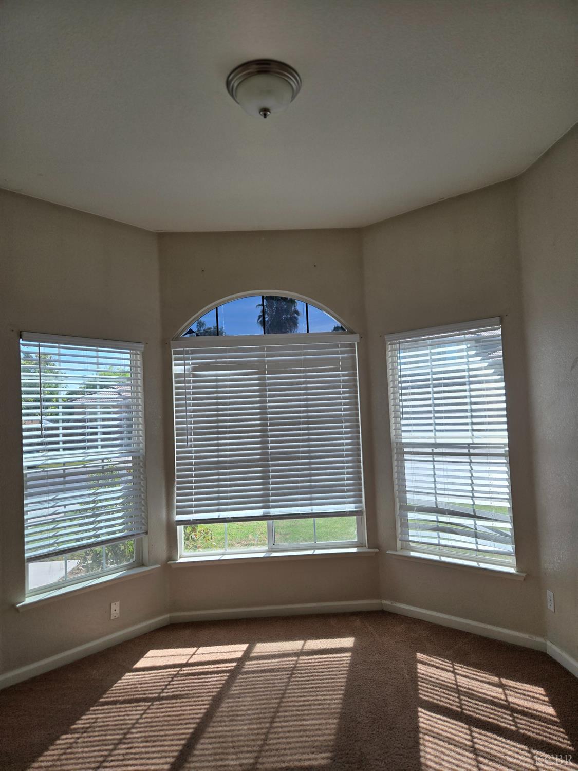 1131 Paradise Dr, Lemoore, CA 93245