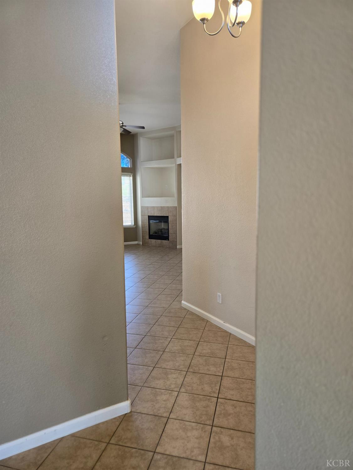 1131 Paradise Dr, Lemoore, CA 93245