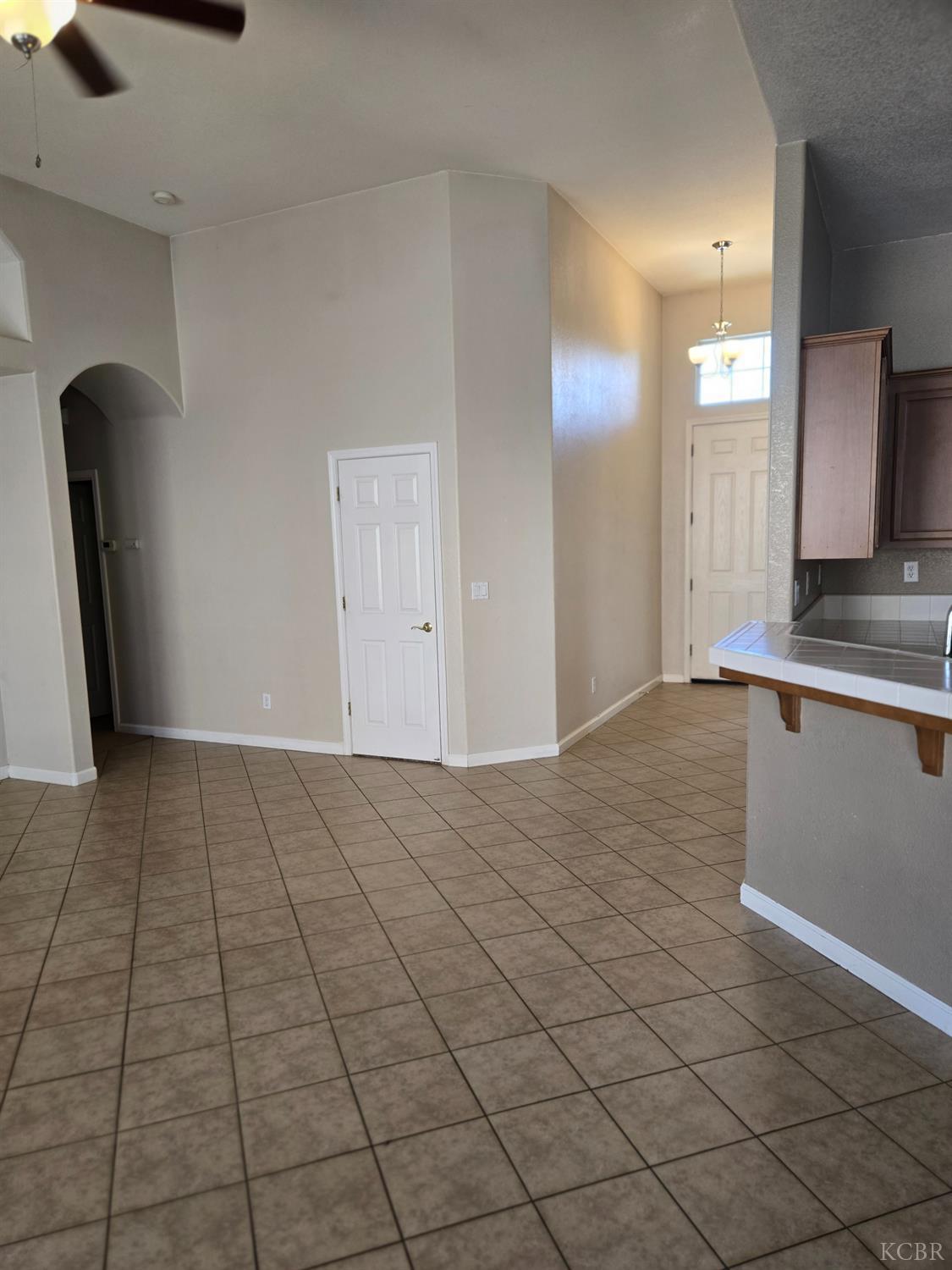 1131 Paradise Dr, Lemoore, CA 93245