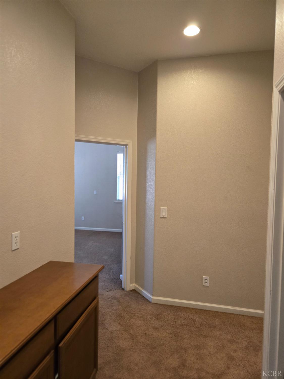 1131 Paradise Dr, Lemoore, CA 93245