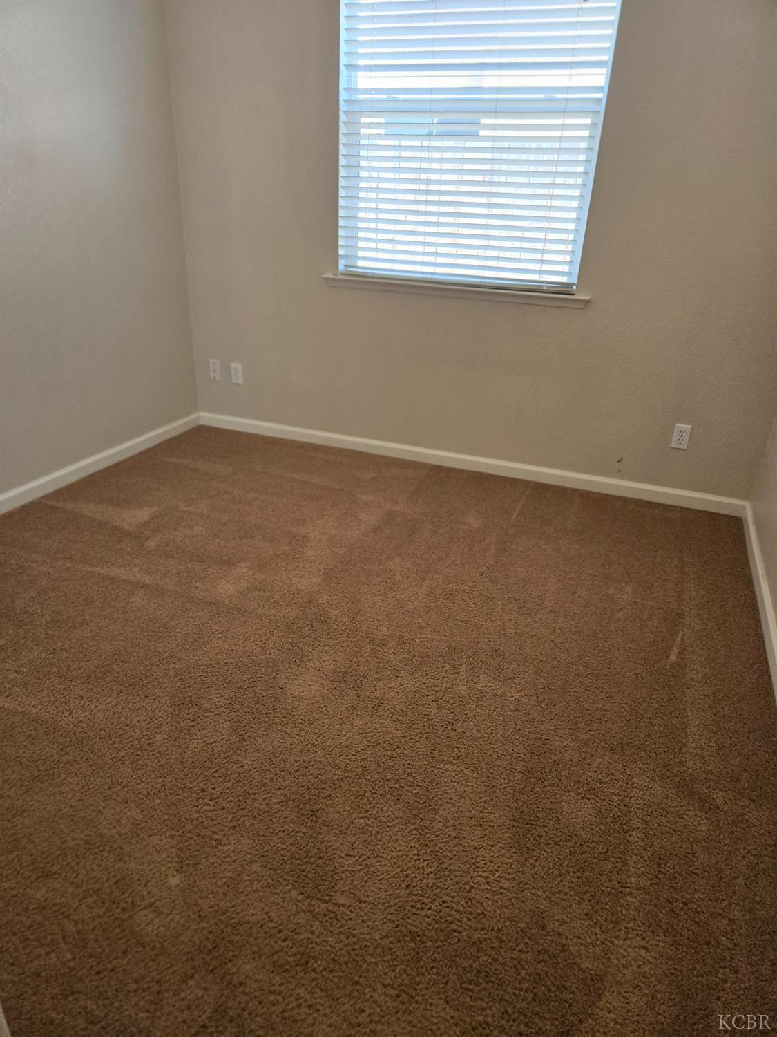 1131 Paradise Dr, Lemoore, CA 93245