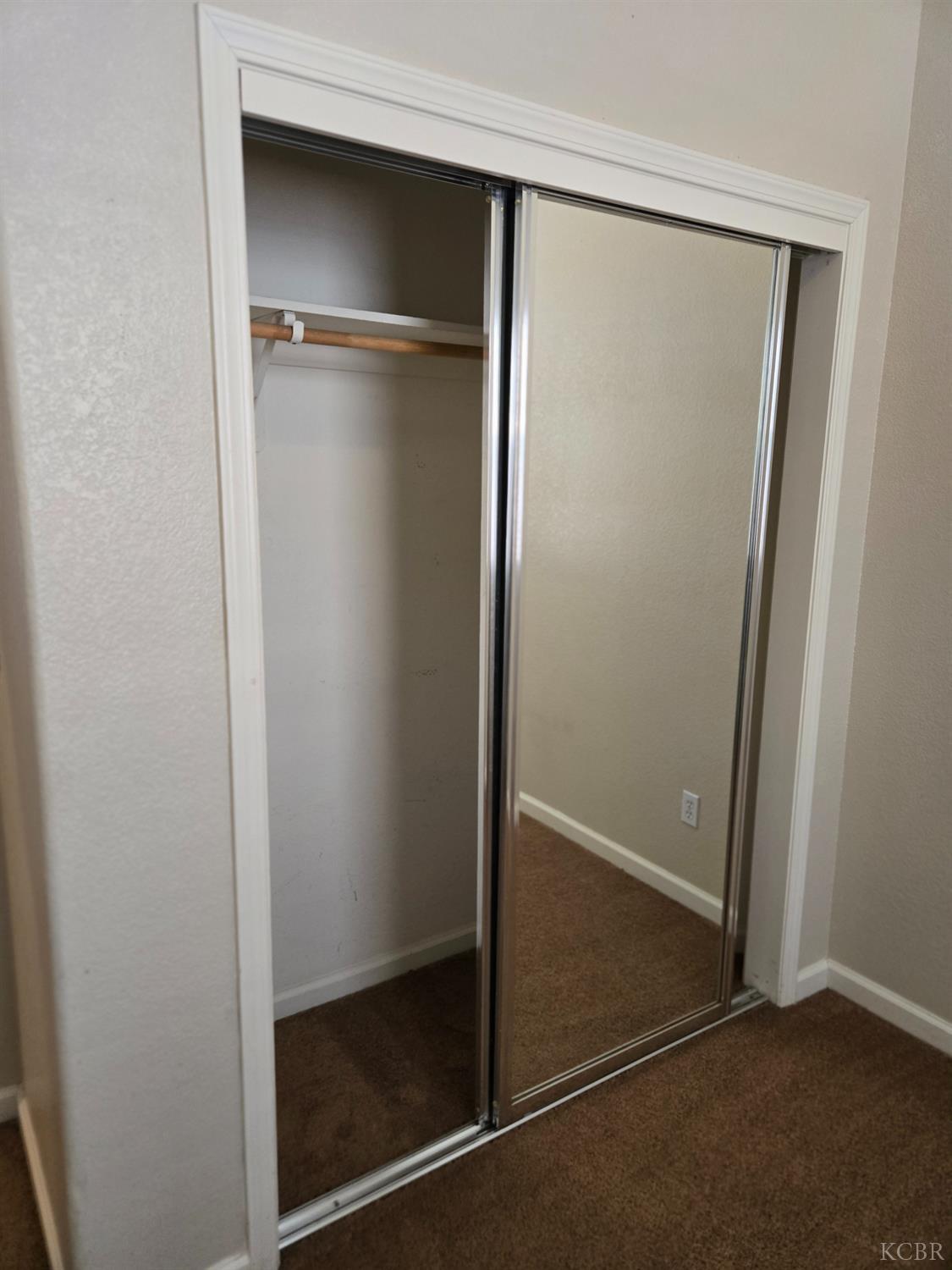 1131 Paradise Dr, Lemoore, CA 93245