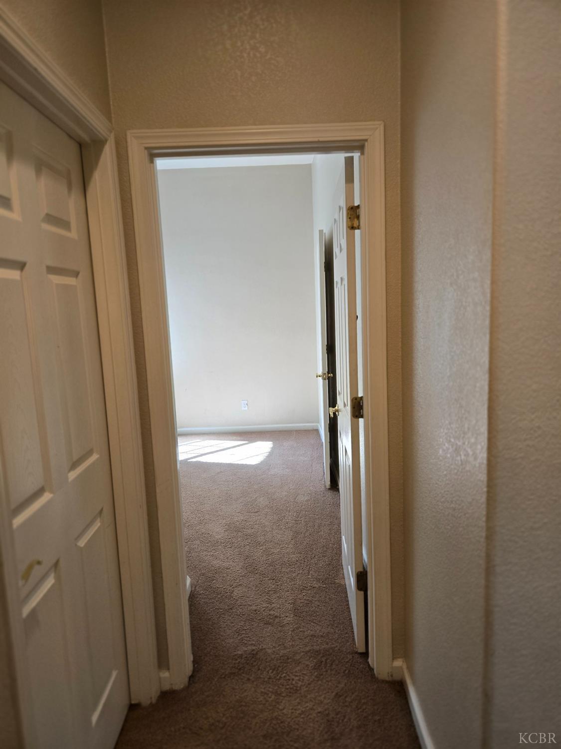 1131 Paradise Dr, Lemoore, CA 93245