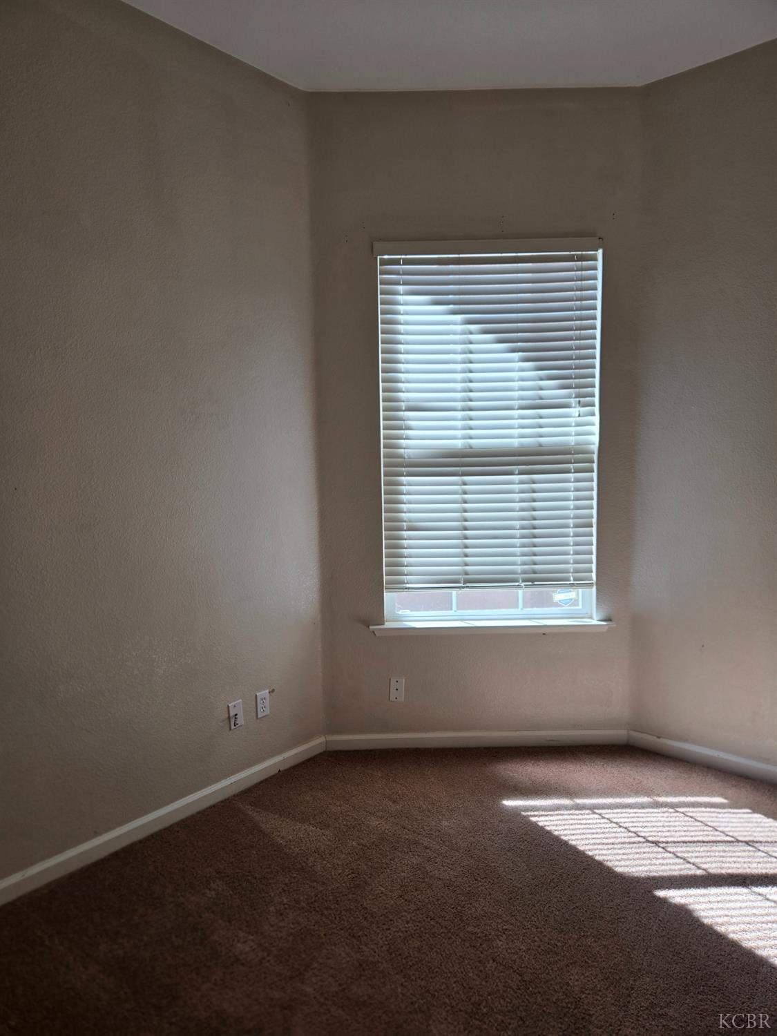 1131 Paradise Dr, Lemoore, CA 93245