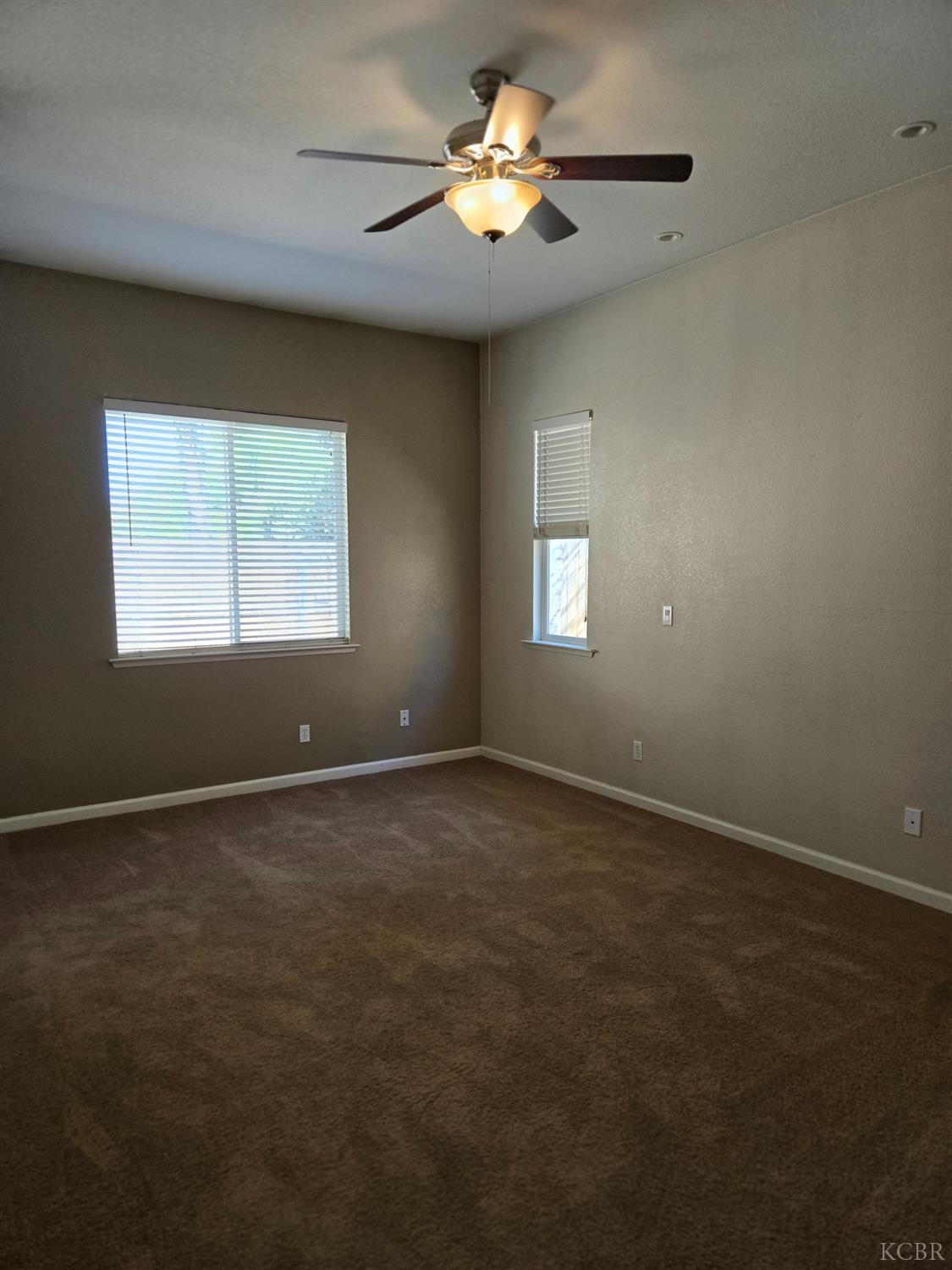 1131 Paradise Dr, Lemoore, CA 93245