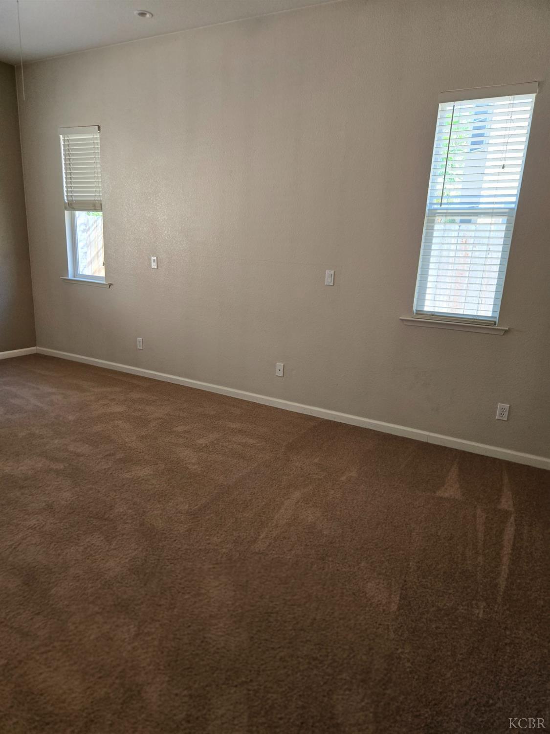 1131 Paradise Dr, Lemoore, CA 93245