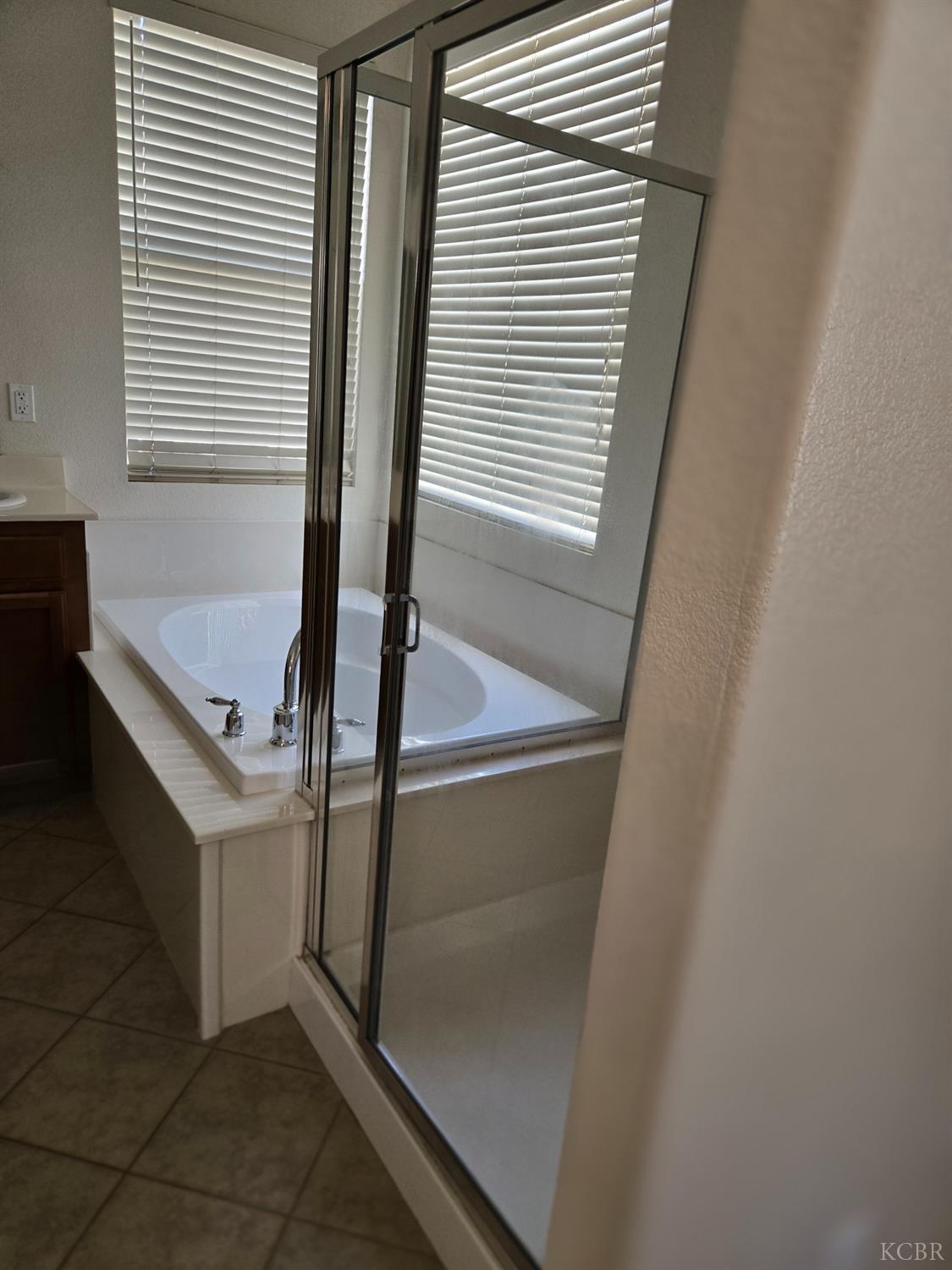 1131 Paradise Dr, Lemoore, CA 93245