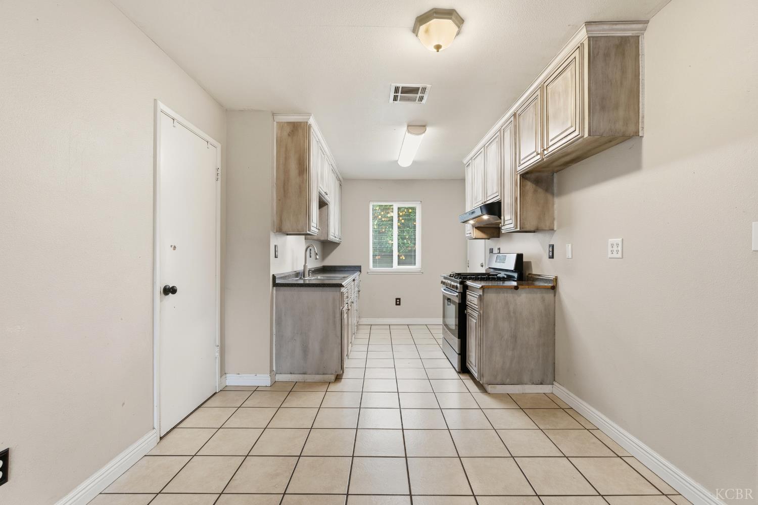 20808 S Renn Ave, Laton, CA 93242