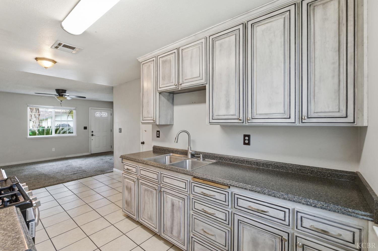 20808 S Renn Ave, Laton, CA 93242