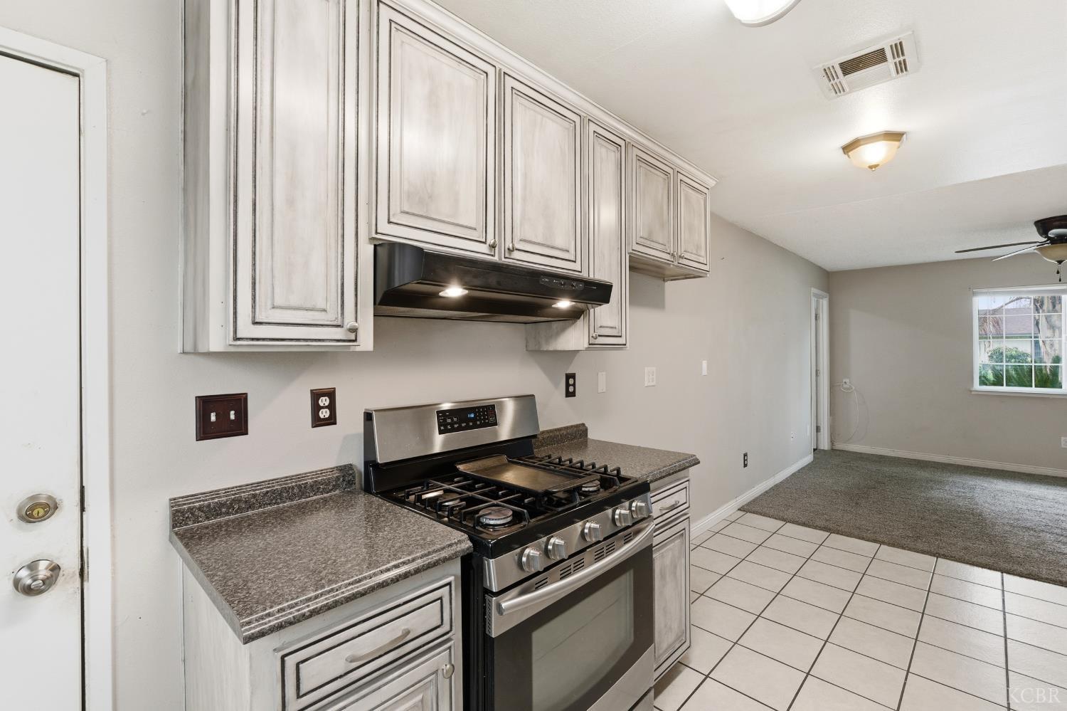 20808 S Renn Ave, Laton, CA 93242