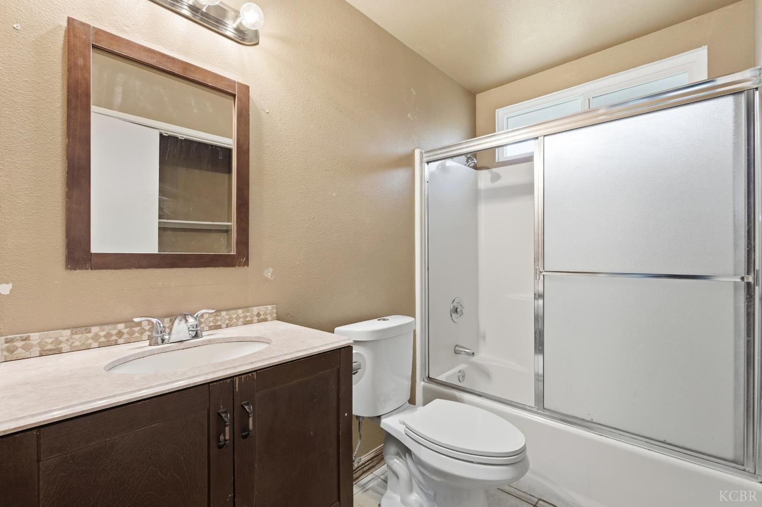 20808 S Renn Ave, Laton, CA 93242