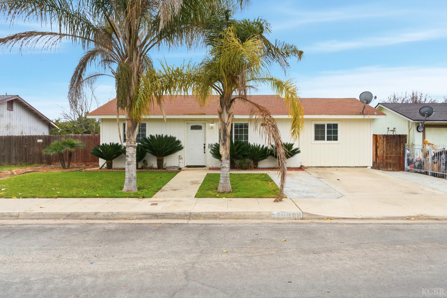 20808 S Renn Ave, Laton, CA 93242