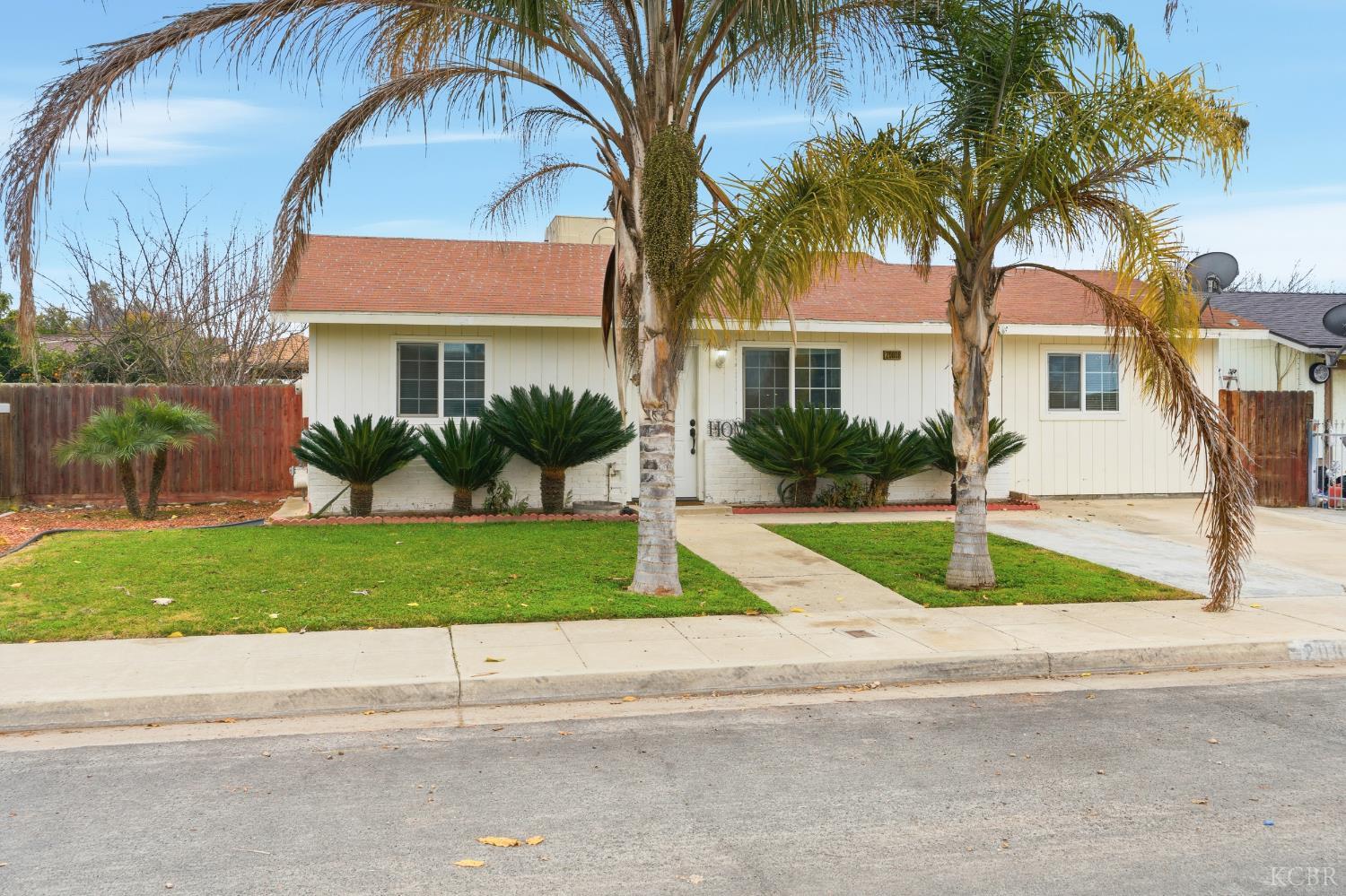 20808 S Renn Ave, Laton, CA 93242